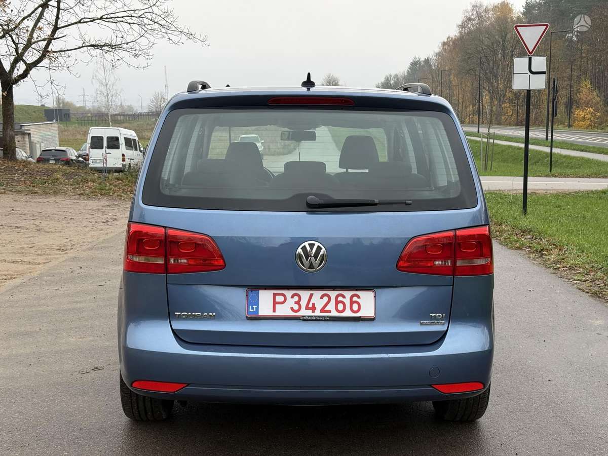 Volkswagen Touran 2012 — engine 1598 cm³, 105 HP (77kW)
