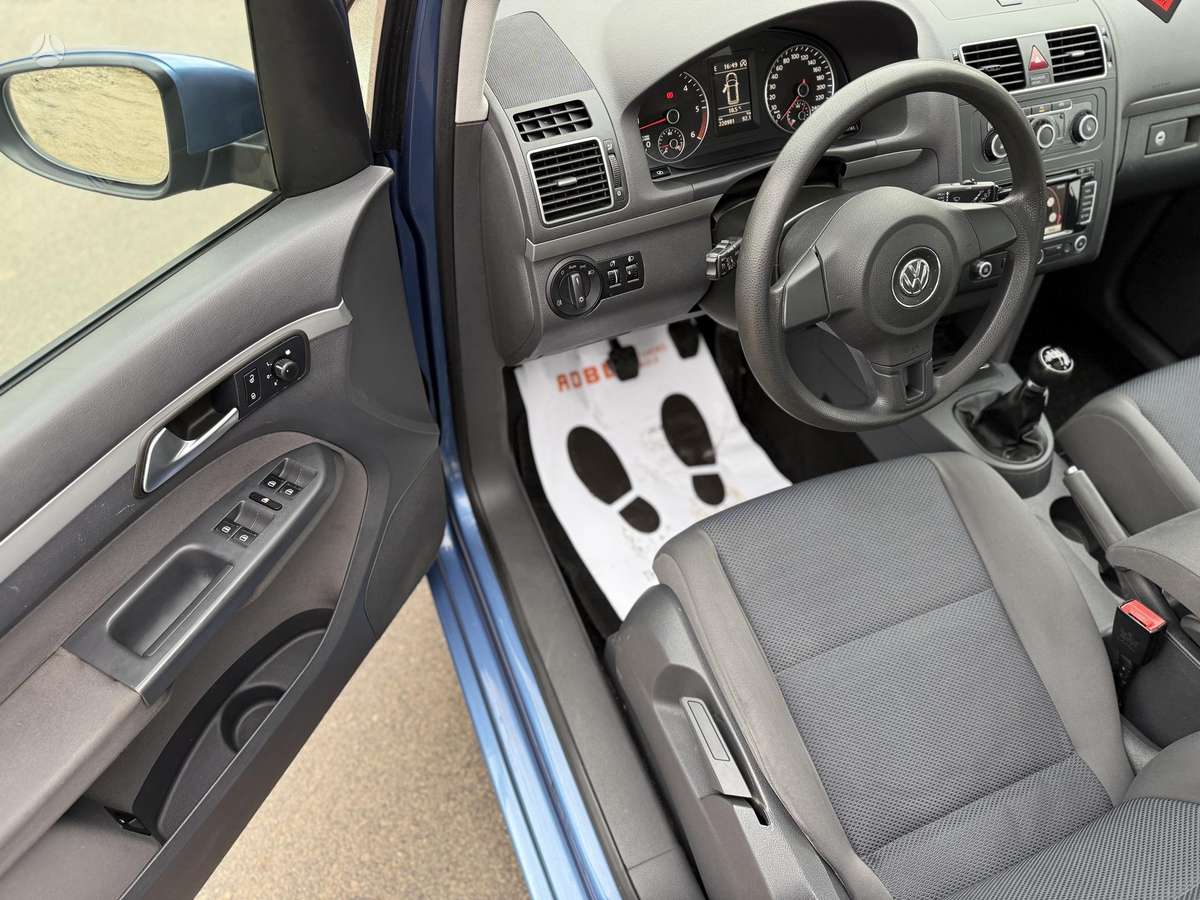 Volkswagen Touran 2012 — photo 9