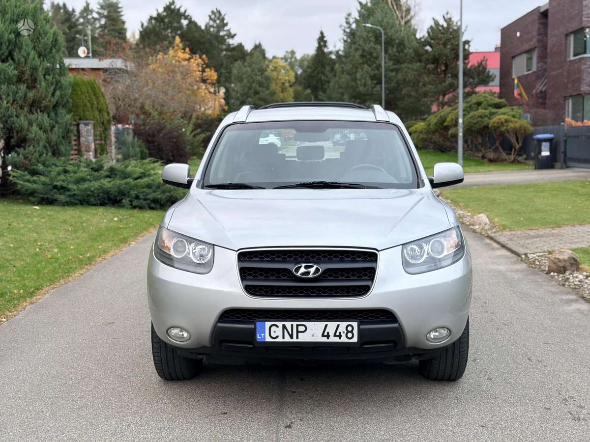 Hyundai Santa 2007 — rear view