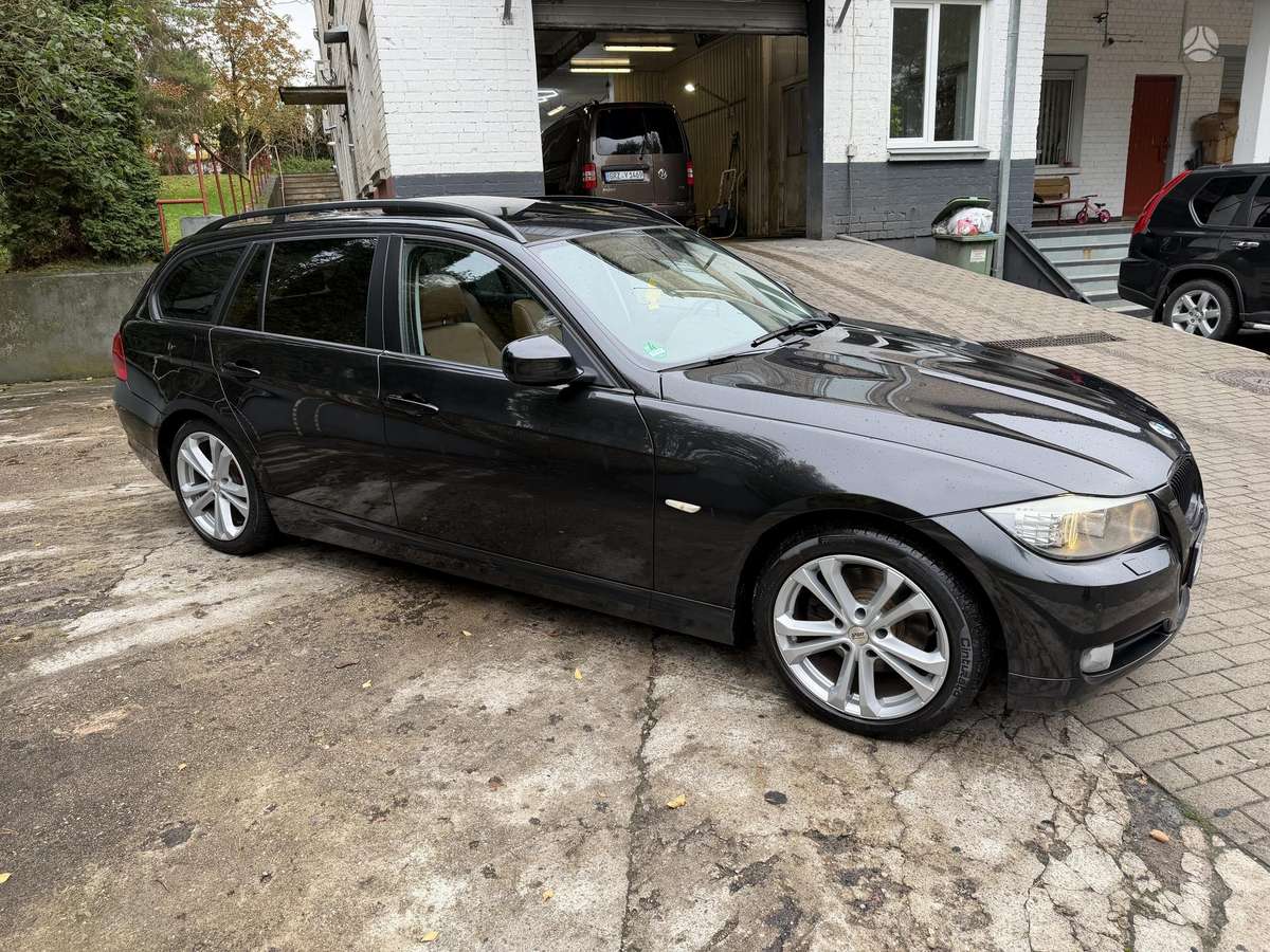 BMW 320 2010 — двигун 1800 cm³, 143 HP (105kW)