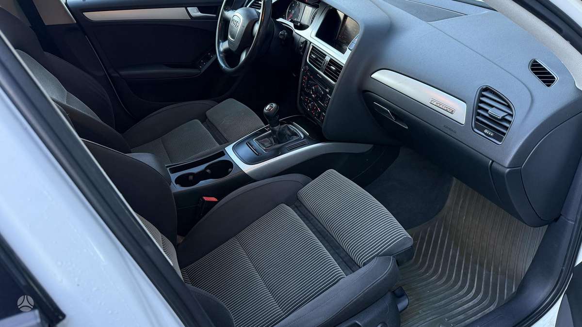 Audi A4 2009 — photo 10