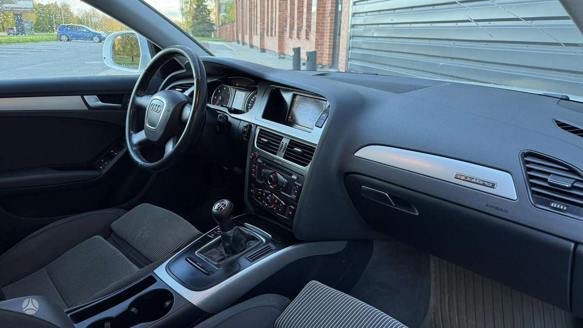 Audi A4 2009 — photo 11