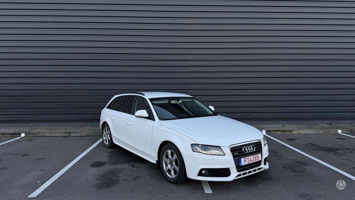 Audi A4 2009 — rear view