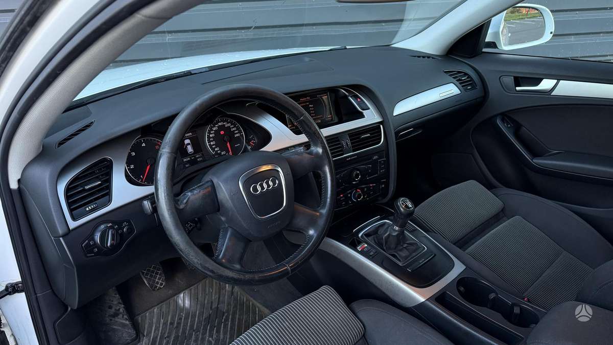 Audi A4 2009 — photo 7