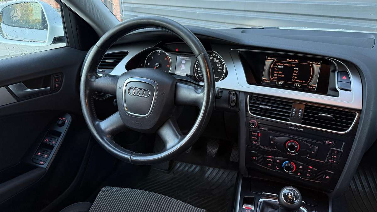 Audi A4 2009 — photo 8