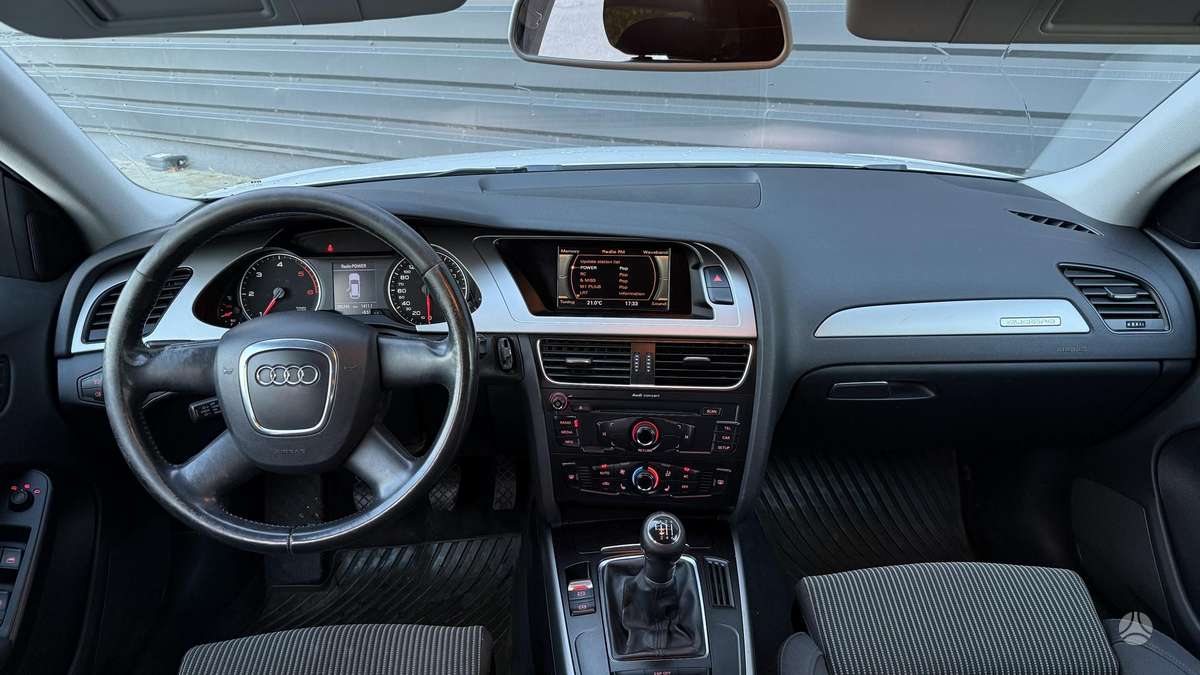 Audi A4 2009 — photo 9