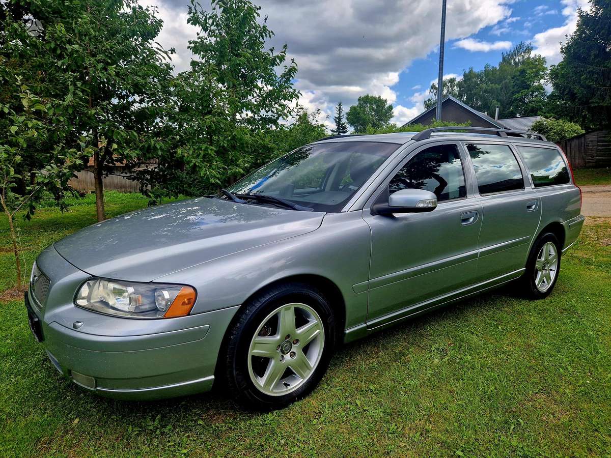 Volvo V70 2007 — вигляд ззаду