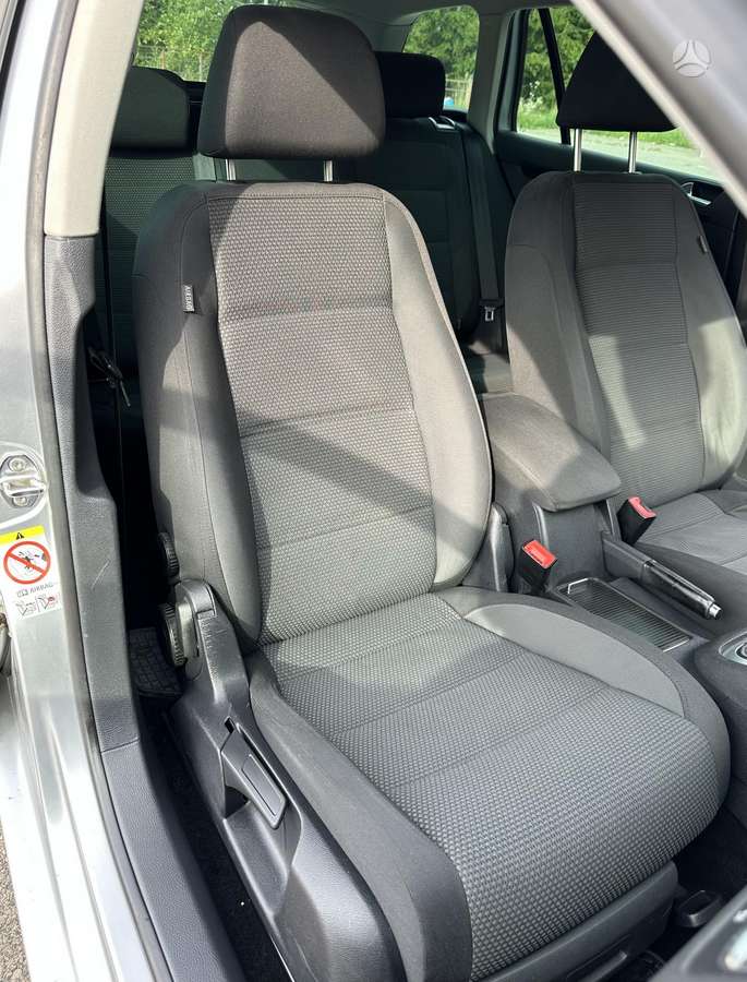 Volkswagen Golf 2010 — photo 12