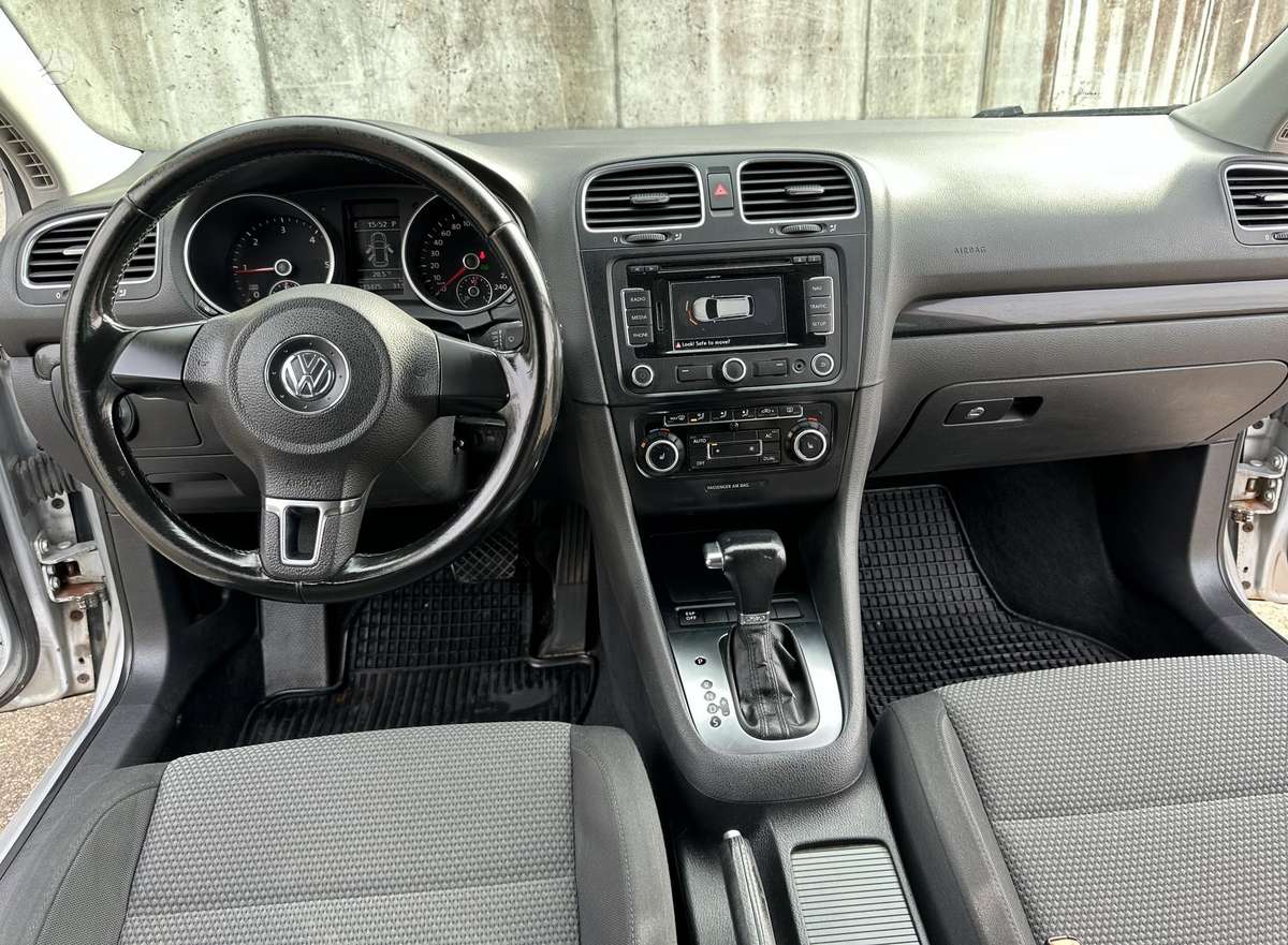 Volkswagen Golf 2010 — photo 13