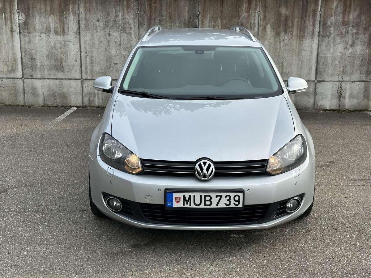 Volkswagen Golf 2010 — rear view