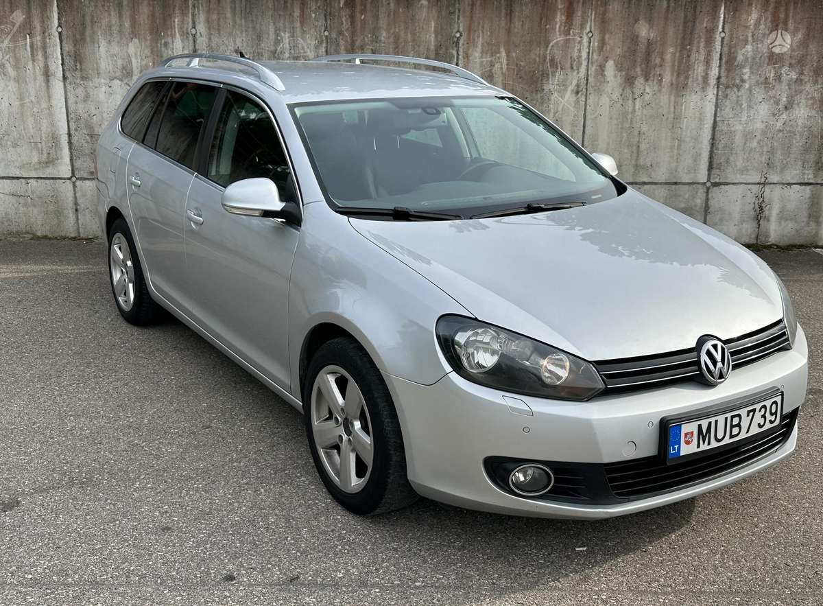 Volkswagen Golf 2010 — interior
