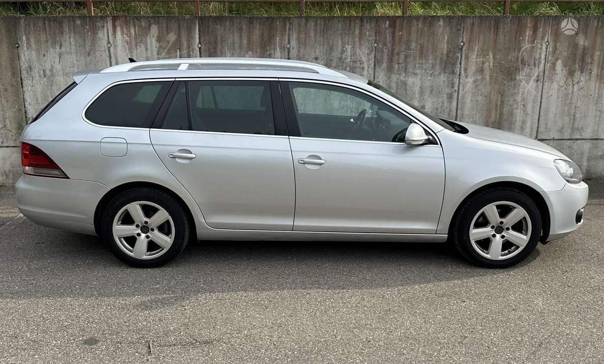Volkswagen Golf 2010 — engine 1598 cm³, 105 HP (77kW)