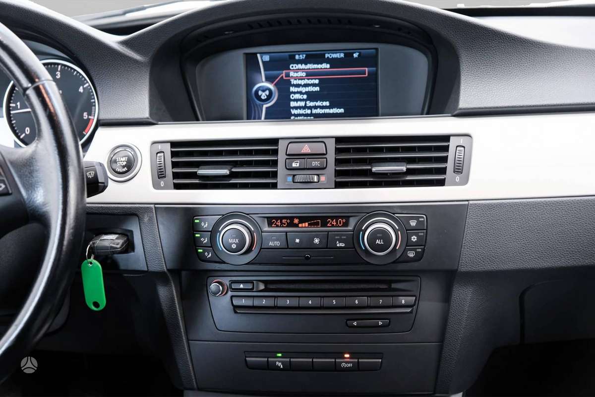 BMW 320 2010 — photo 10