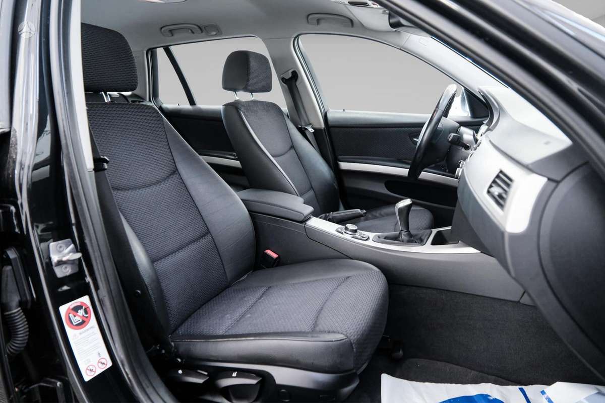 BMW 320 2010 — photo 11