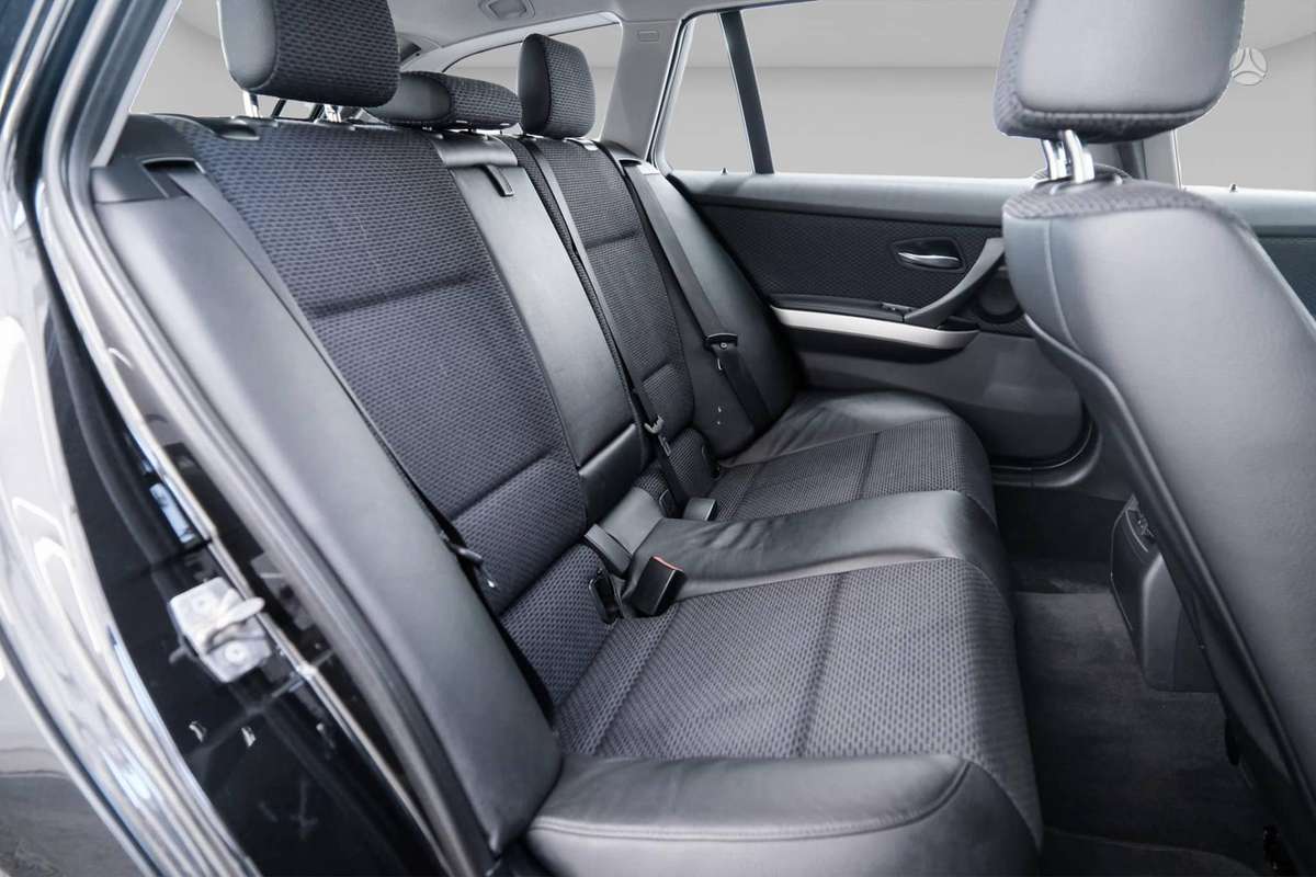 BMW 320 2010 — photo 12