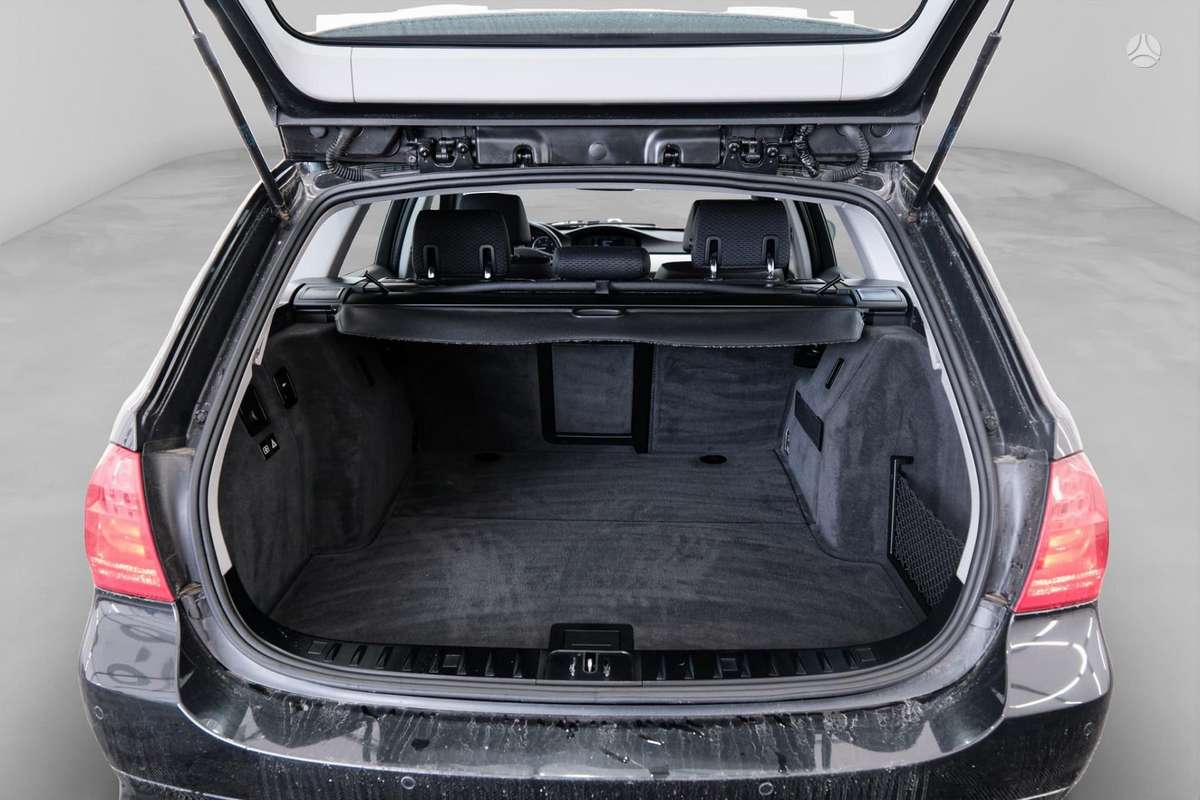 BMW 320 2010 — photo 13