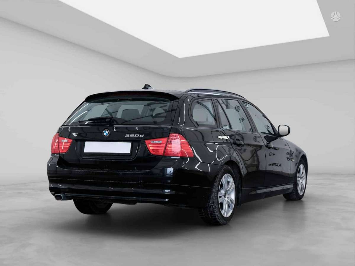 BMW 320 2010 — interior