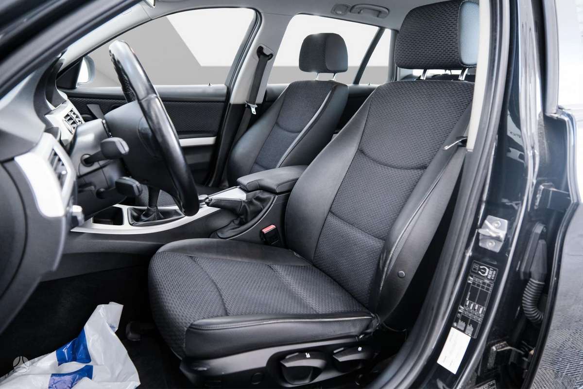 BMW 320 2010 — photo 5