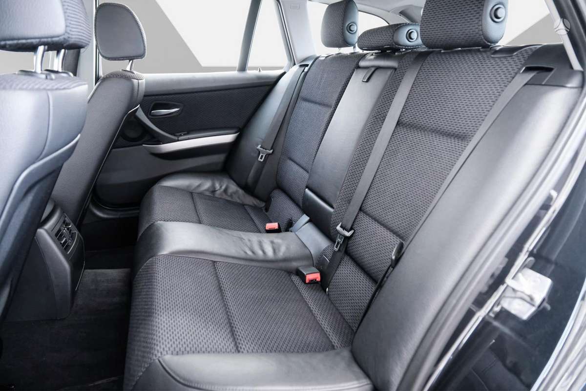 BMW 320 2010 — photo 8