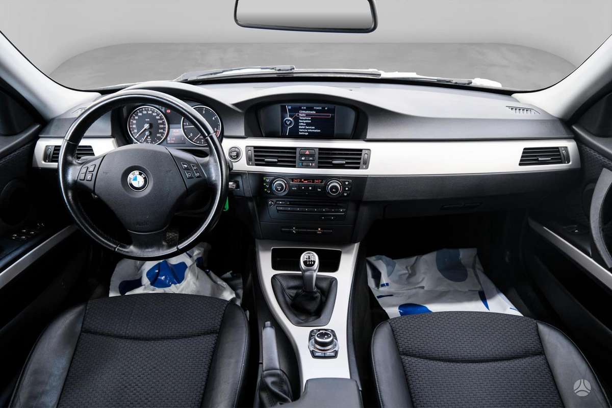 BMW 320 2010 — photo 9