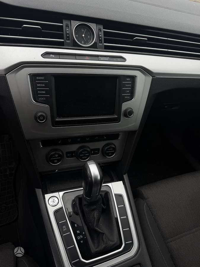 Volkswagen Passat 2015 — photo 15