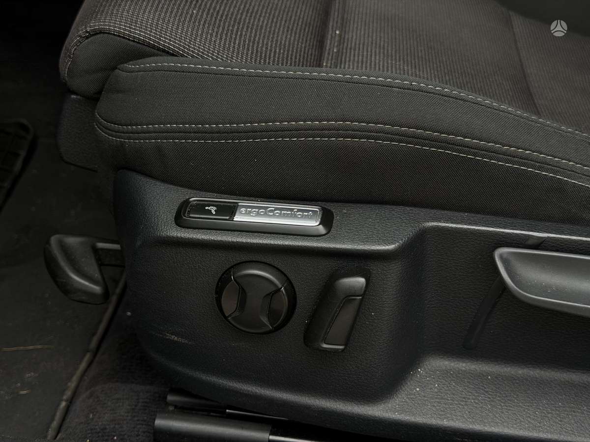 Volkswagen Passat 2015 — photo 16