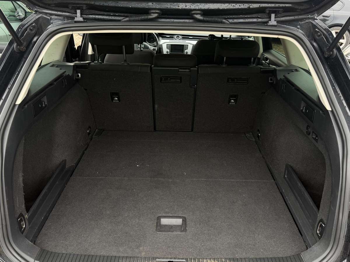 Volkswagen Passat 2015 — photo 19