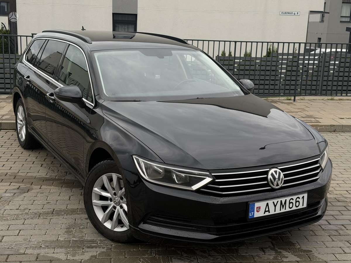 Volkswagen Passat 2015 — rear view