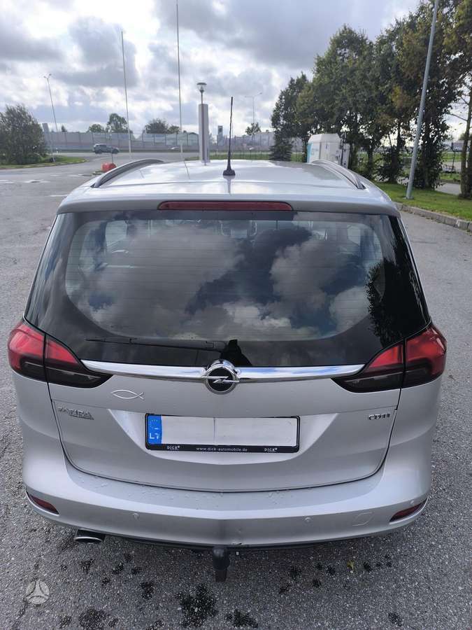 Opel Zafira 2013 — interior