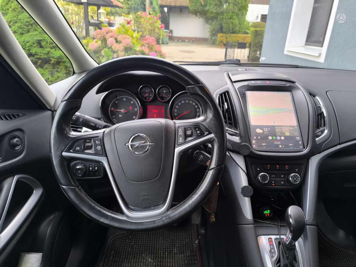 Opel Zafira 2013 — photo 7
