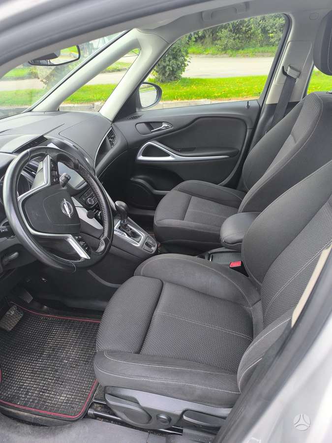 Opel Zafira 2013 — photo 8