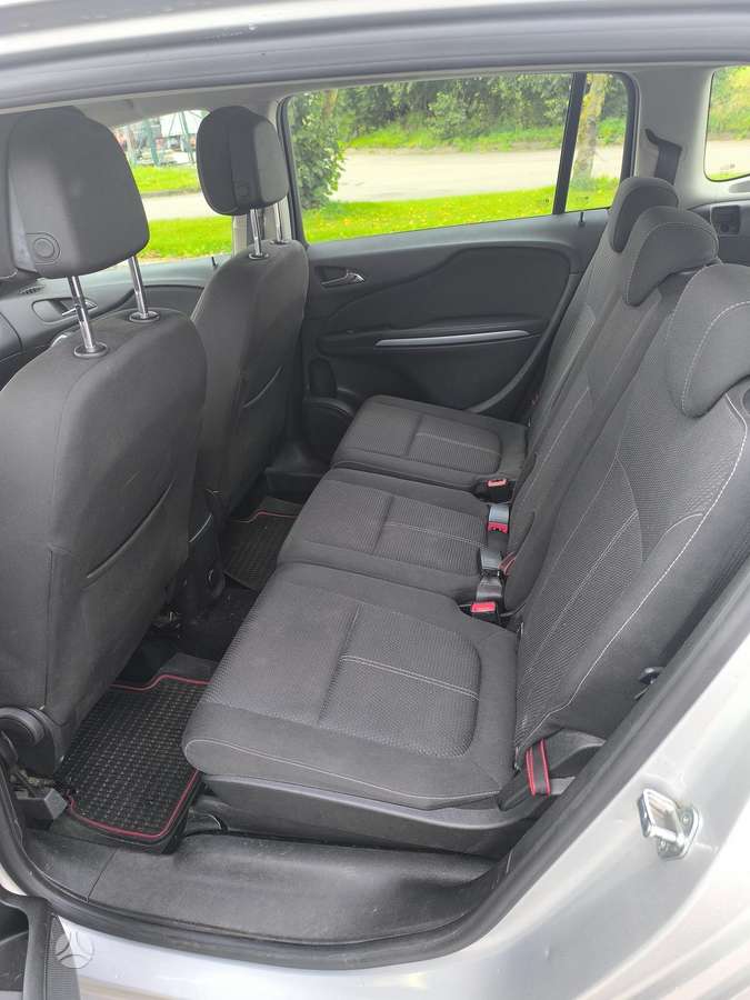 Opel Zafira 2013 — photo 9