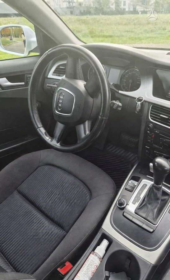 Audi A4 2010 — двигун 1968 cm³, 143 HP (105kW)