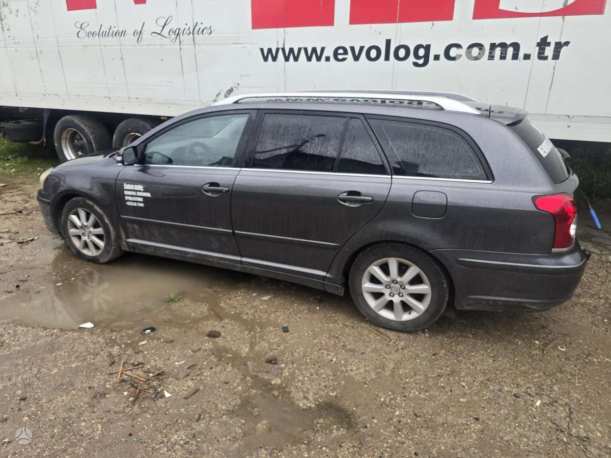 Toyota Avensis 2008 — rear view