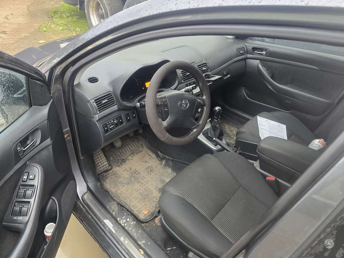 Toyota Avensis 2008 — interior