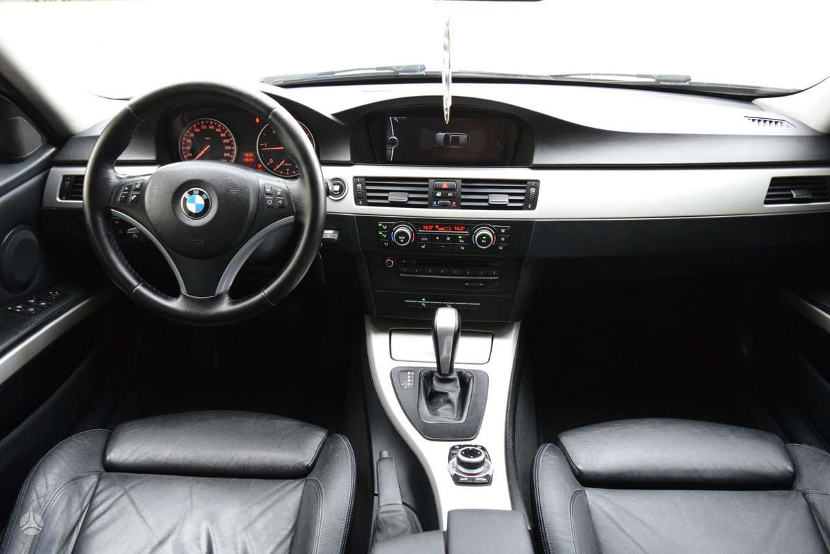 BMW 320 2010 — фото 11