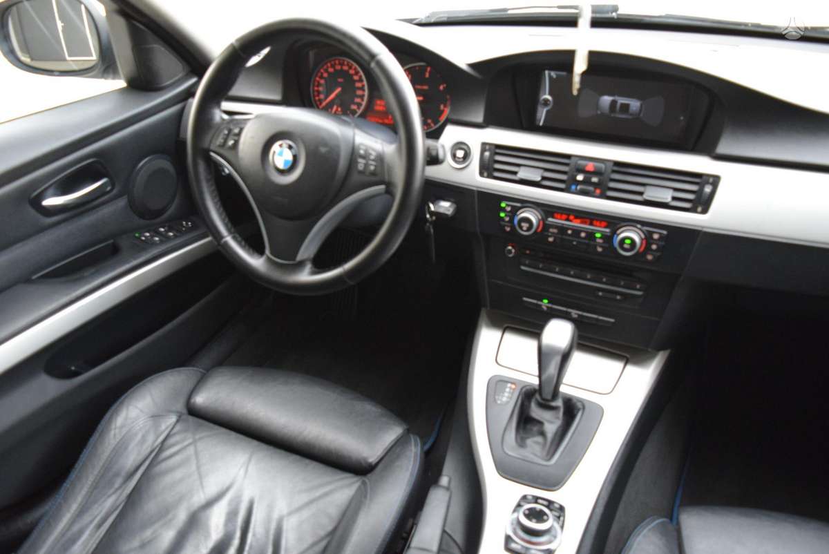 BMW 320 2010 — фото 12