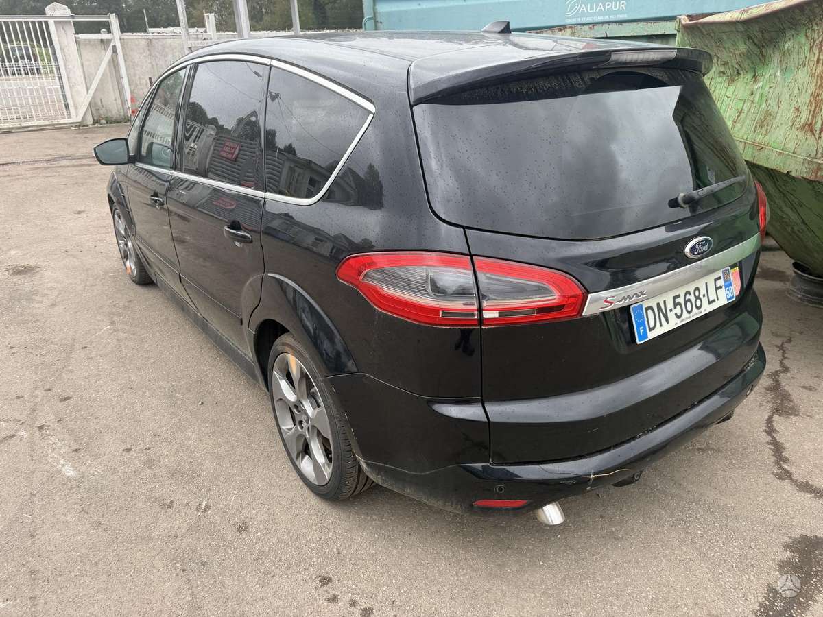 Ford S-MAX 2015 — rear view