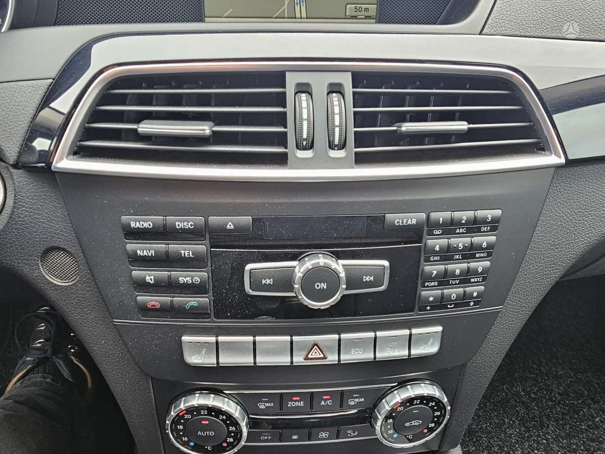 Mercedes-Benz C220 2013 — photo 11