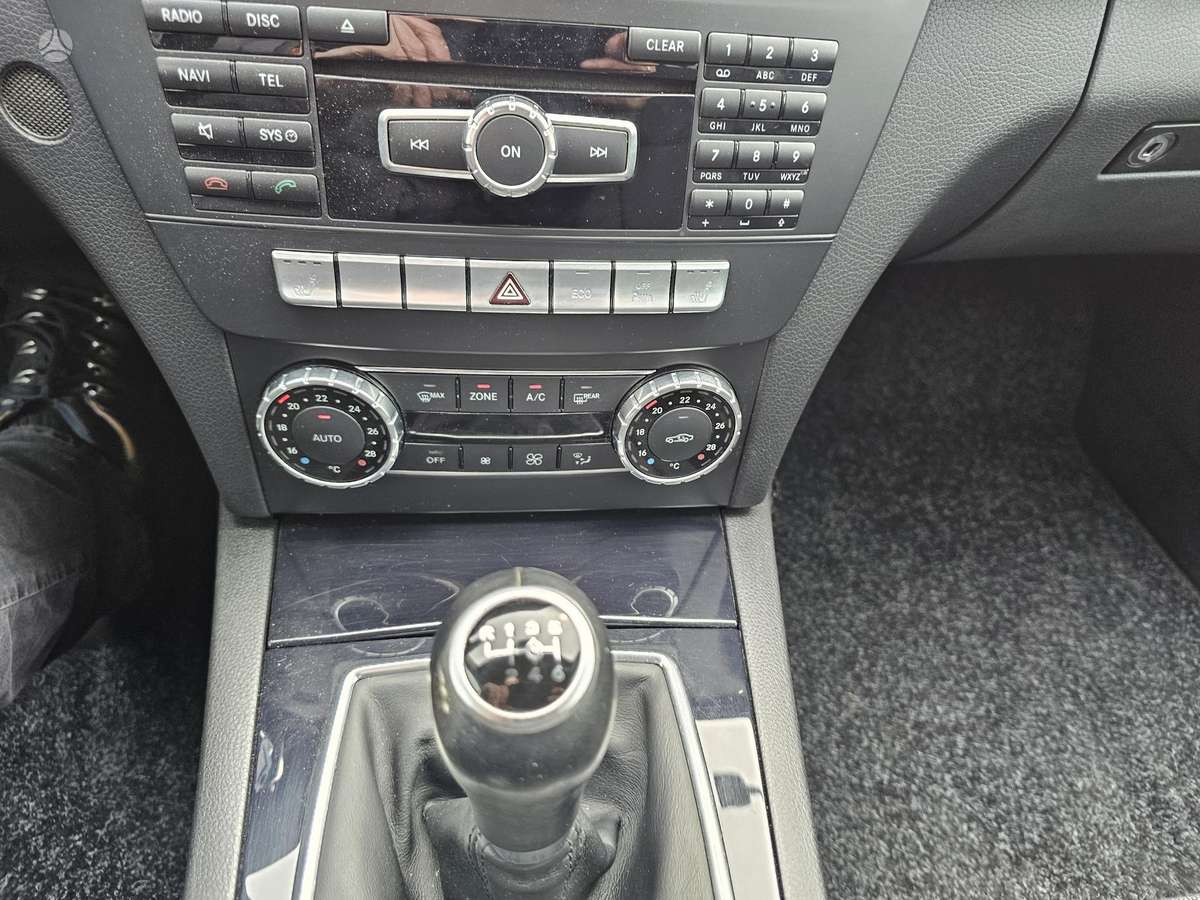 Mercedes-Benz C220 2013 — photo 12