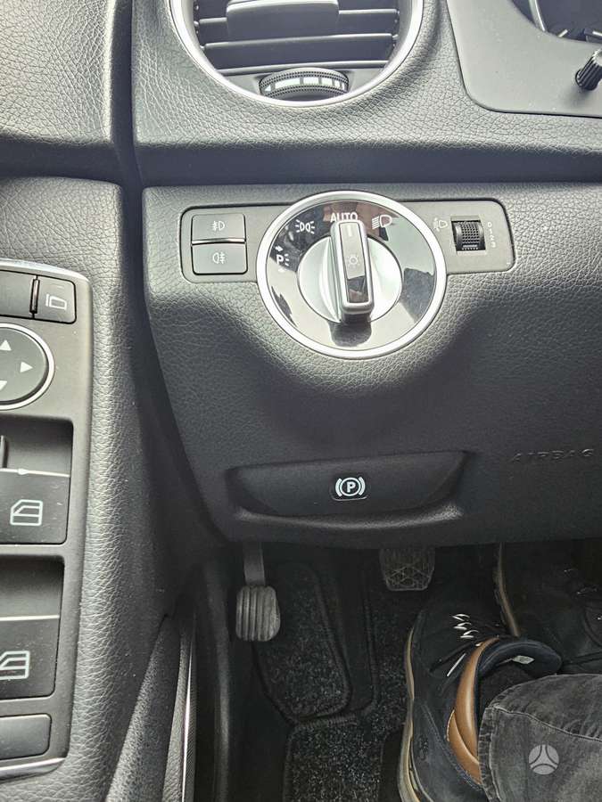 Mercedes-Benz C220 2013 — photo 16
