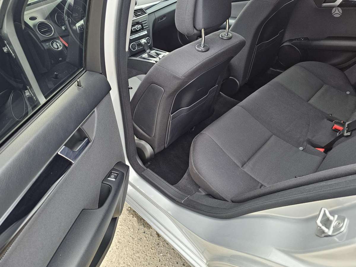 Mercedes-Benz C220 2013 — photo 17