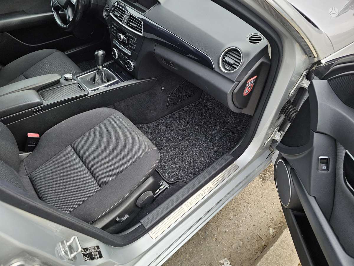 Mercedes-Benz C220 2013 — photo 18