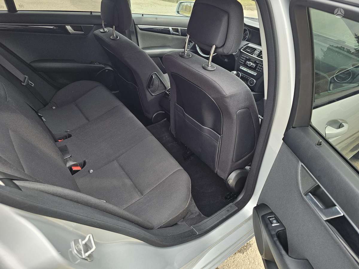 Mercedes-Benz C220 2013 — photo 19