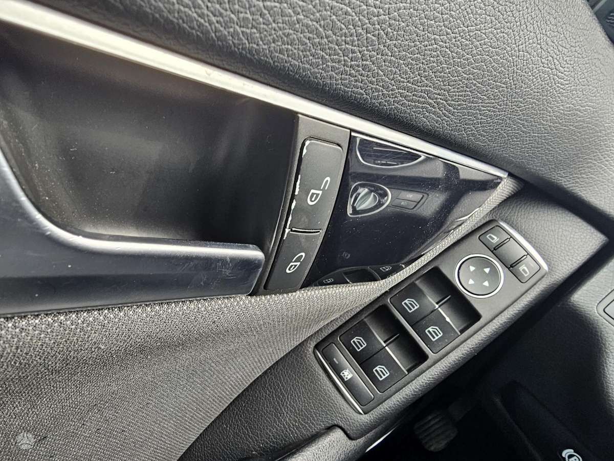 Mercedes-Benz C220 2013 — photo 20