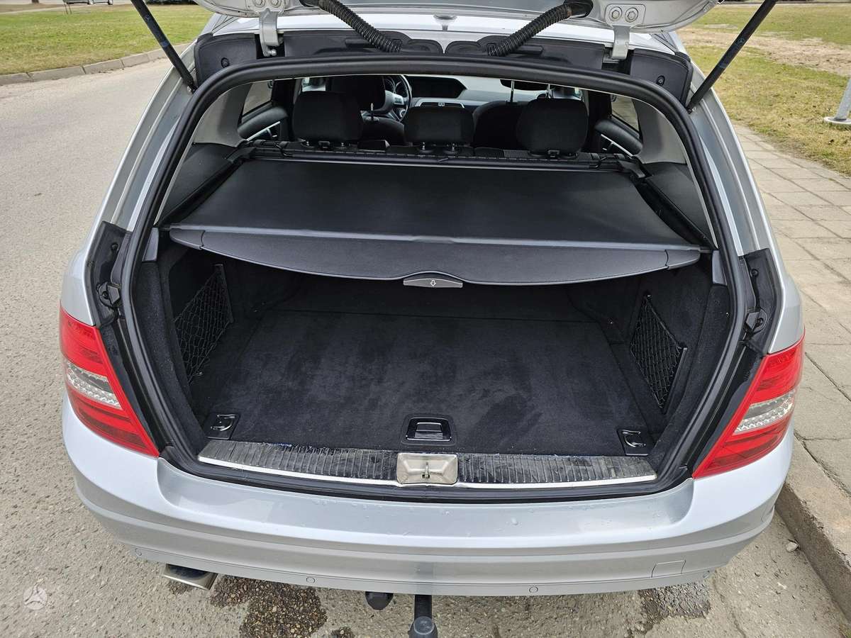 Mercedes-Benz C220 2013 — photo 21