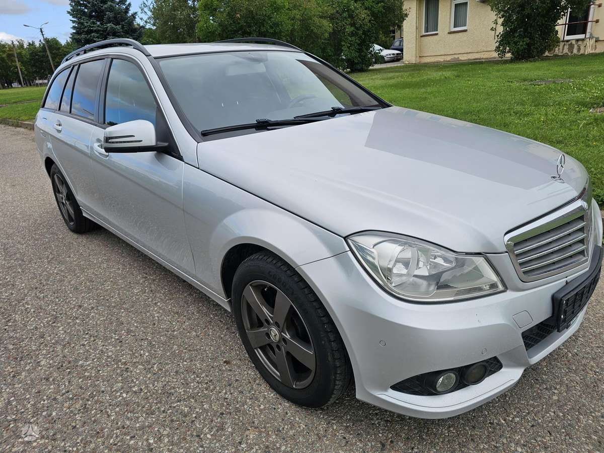 Mercedes-Benz C220 2013 — interior