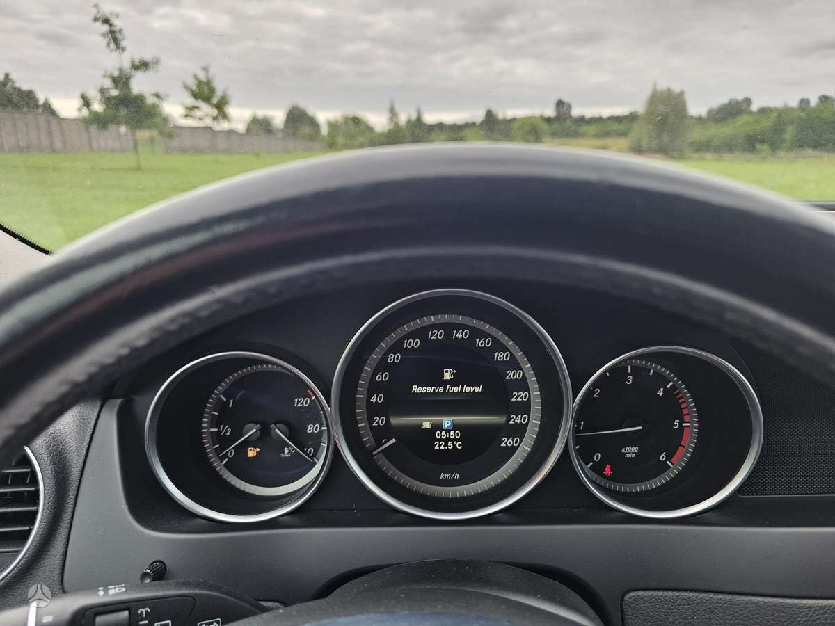Mercedes-Benz C220 2013 — photo 9