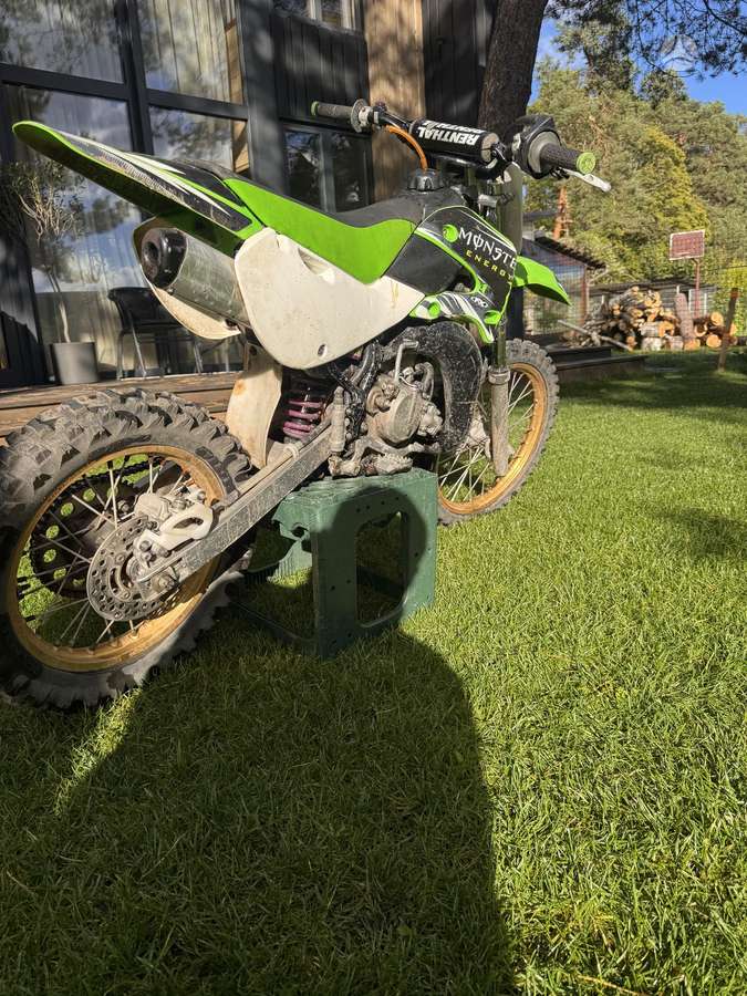 Kawasaki KX 2010 — interior