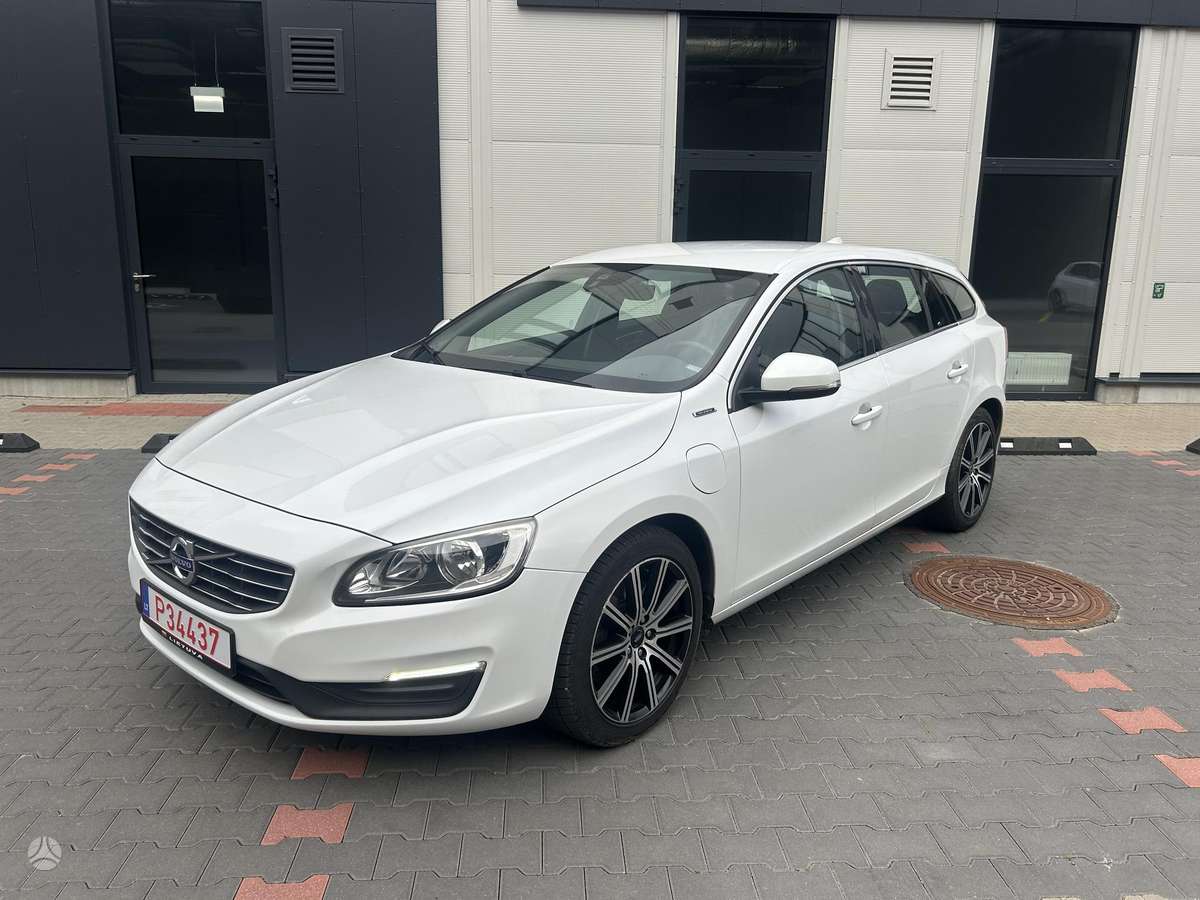 Volvo V60 2015 — вигляд ззаду